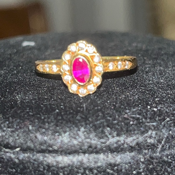 22 k gold Estate Ruby and diamond engagement ring, size 7.0 - Picture 3 of 10